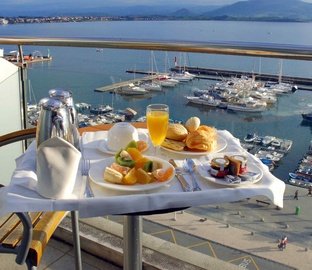 Desayuno  Vincci Puertochico Santander