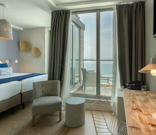 Habitación ejecutiva con terraza  Vincci Puertochico Santander