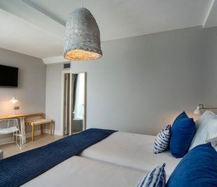 Habitación ejecutiva con terraza  Vincci Puertochico Santander
