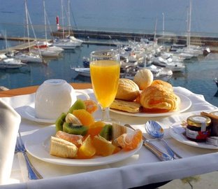 Desayuno  Vincci Puertochico Santander