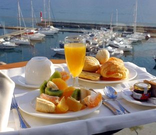 Desayuno  Vincci Puertochico 4* Santander