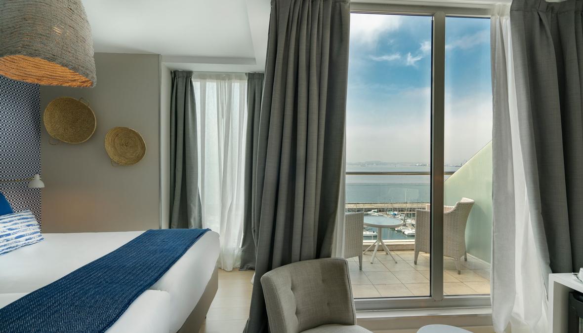 Vincci Room Vista Mar con Terraza Vincci Puertochico 4* Santander Vincci Room Vista Mar con Terraza Vincci Puertochico 4* Santander