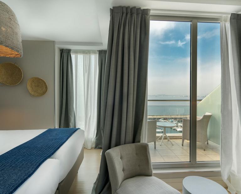 Habitación Doble Vista Mar con Terraza Vincci Puertochico 4* Santander Habitación Doble Vista Mar con Terraza Vincci Puertochico 4* Santander